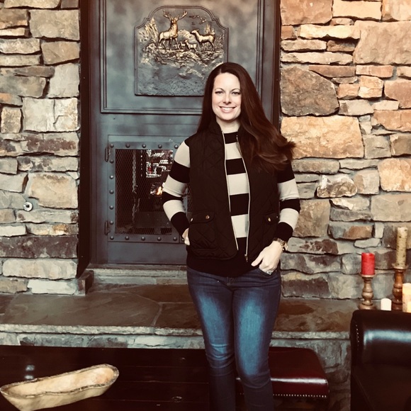 Thanks for stopping by!✨Meet your Posher, Meredith - Picture 4 of 8